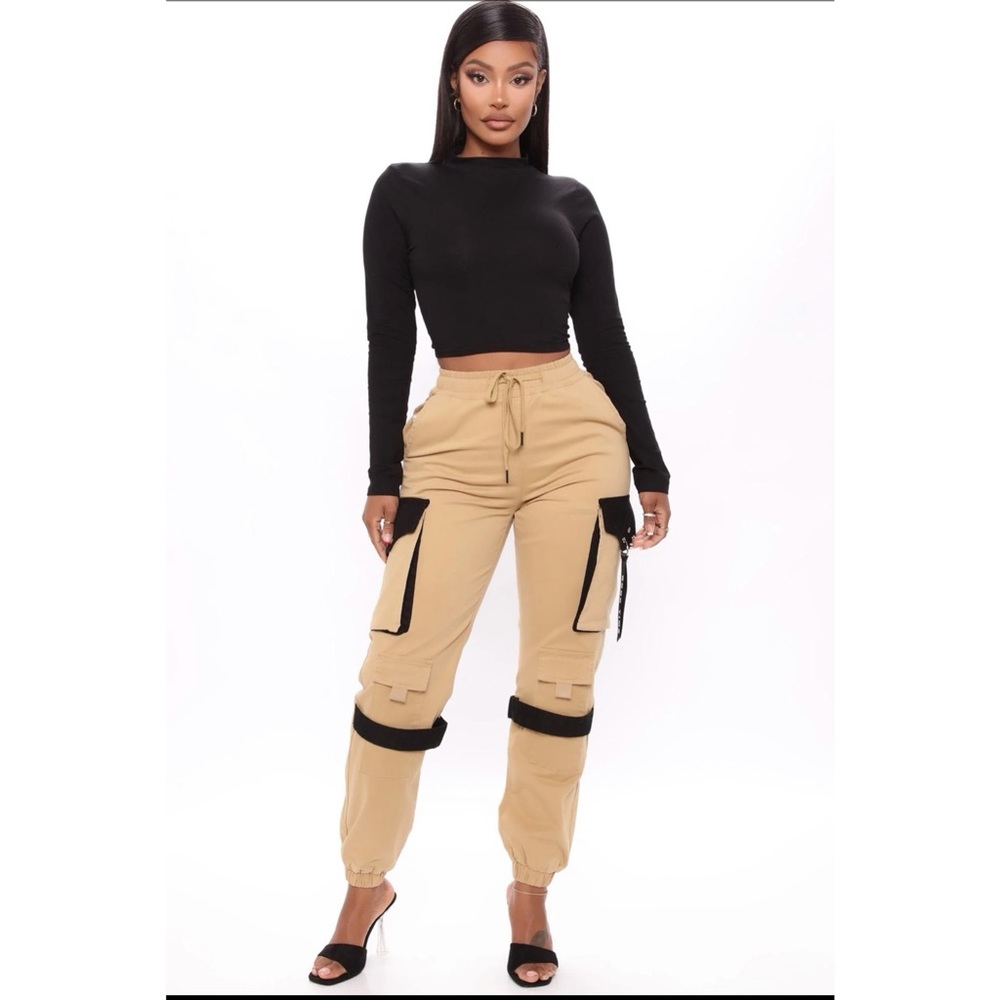 Cargo pants never worn in khaki/combo never worn